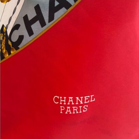 CHANEL Vibrant Red and Gold Chain Scarf - Picture 4 of 6